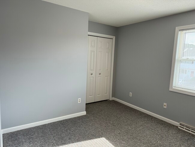 Building Photo - 39 Commodore Commons Ct