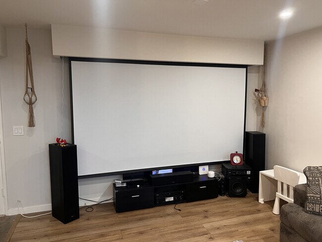 Foto del edificio - 5651 Sumner Way