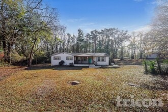 Building Photo - 11 Swan Dr