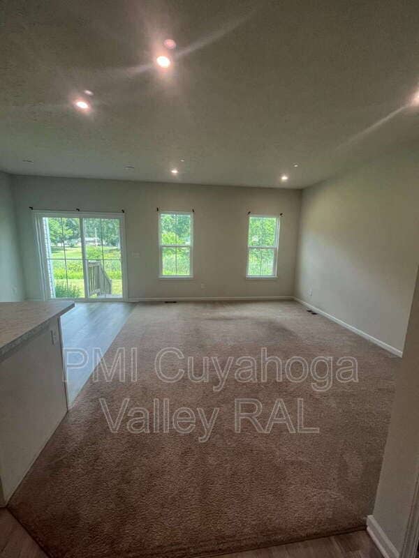 Building Photo - 1161 Meadow Run