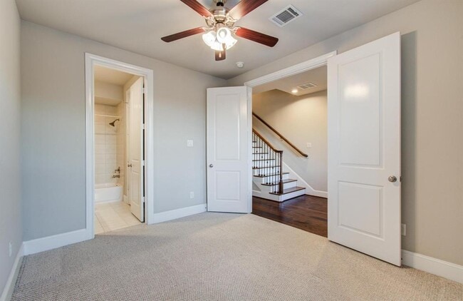 Building Photo - 610 Delano St