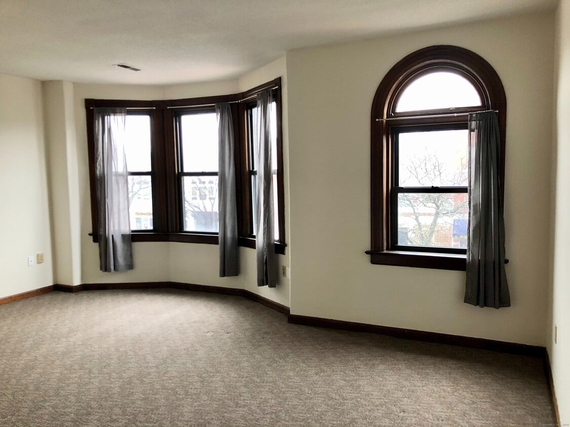 Foto principal - 483 Main St