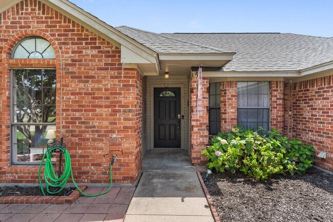 Building Photo - 19 Alamosa Dr