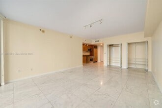 Building Photo - 475 Brickell Ave