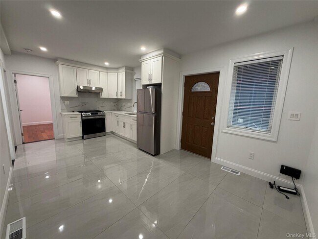 Foto del edificio - 43-35 189th St