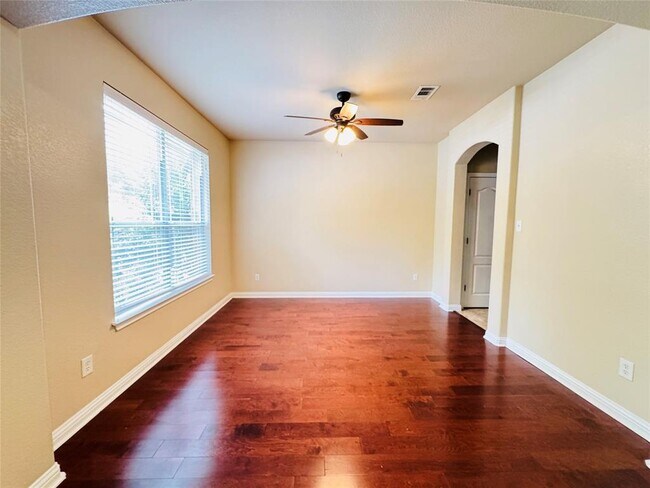 Foto del edificio - 205 Saddle Ridge Dr