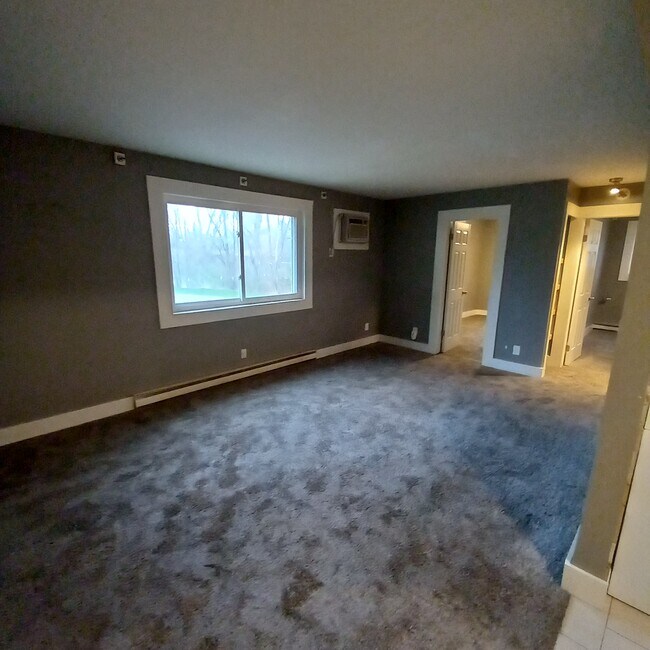 815 E Maple St Unit 8, Holly, MI 48442 Apartments in Holly, MI