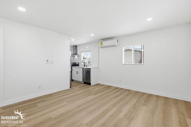 Building Photo - Newly Renovated 2Bdm 2Ba Stand Alone Unit with Private Yard in Chula Vista!