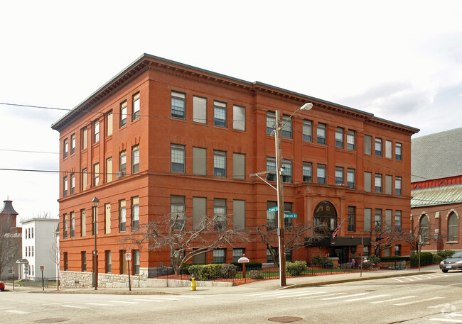 Building Photo - Cedar House