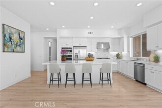 Building Photo - 155 Baluster