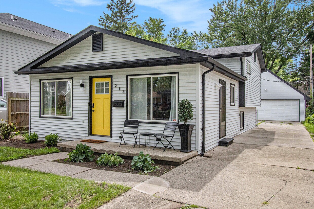 Primary Photo - 213 N Gainsborough Ave