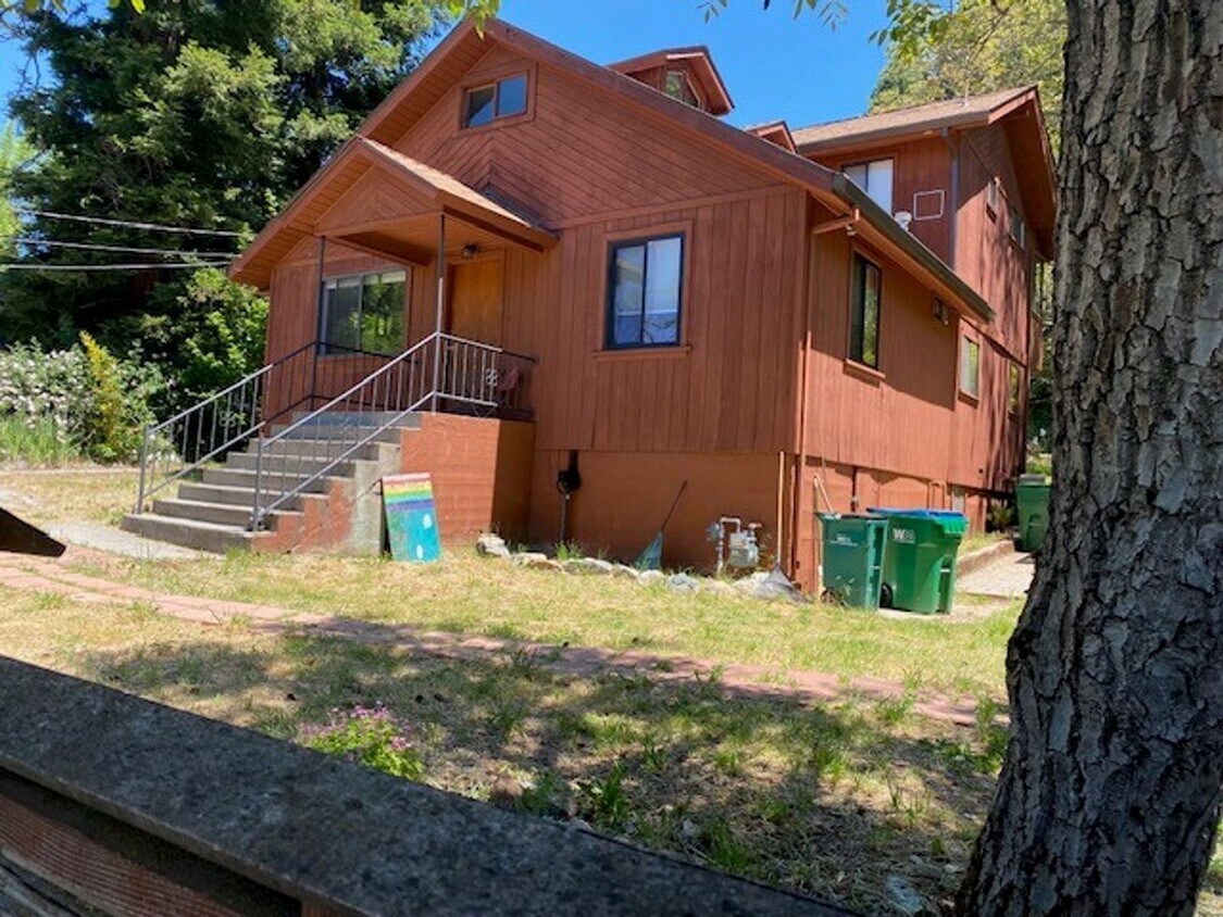 Primary Photo - Great Nevada City Home and Neighborhood, S...