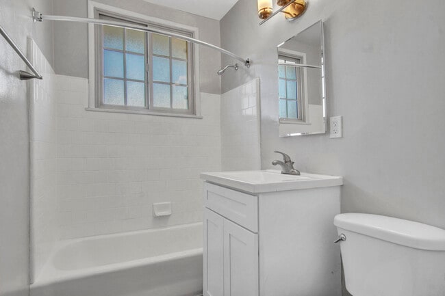 Building Photo - 13804 Moorpark St