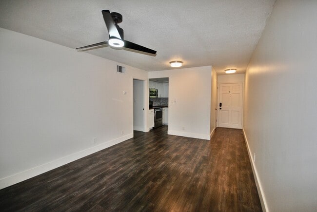 Building Photo - 637 Harwood St