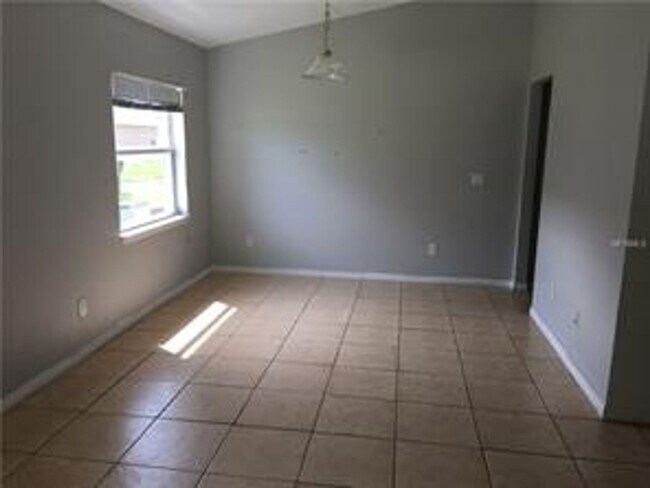 Building Photo - 502 Blackbird Ln