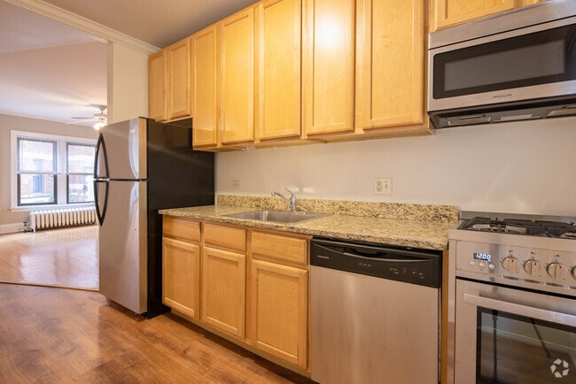 2BR, 1BA - 805SF - 2129 Ridge Avenue