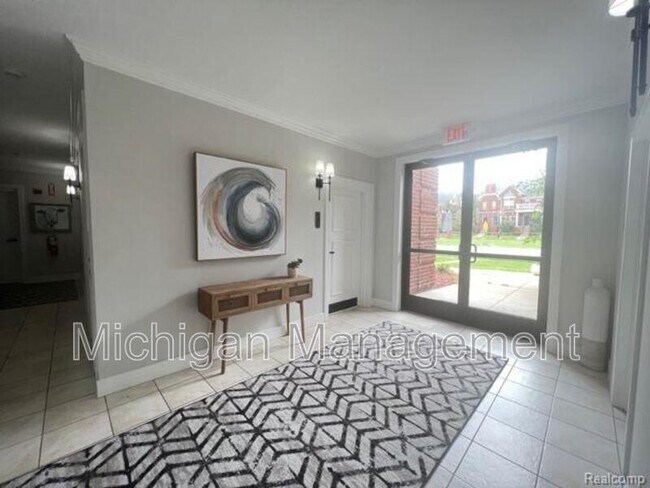 Foto del edificio - 2737 E Maple Rd