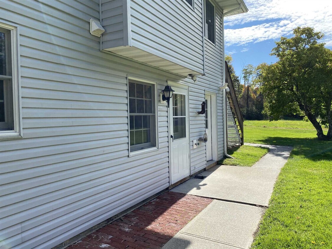 56 County House Rd Unit APT 5, Millbrook, NY 12545 Apartment for Rent