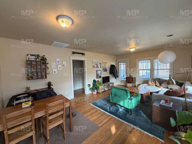 Foto del edificio - 521 W Myrtle St