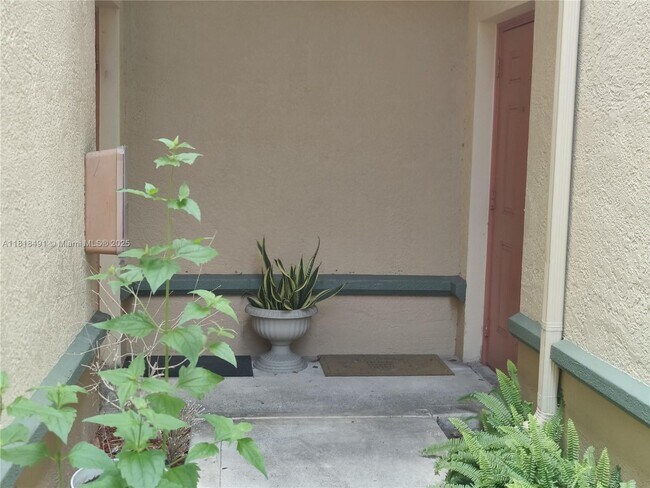 Building Photo - 2474 Centergate Dr