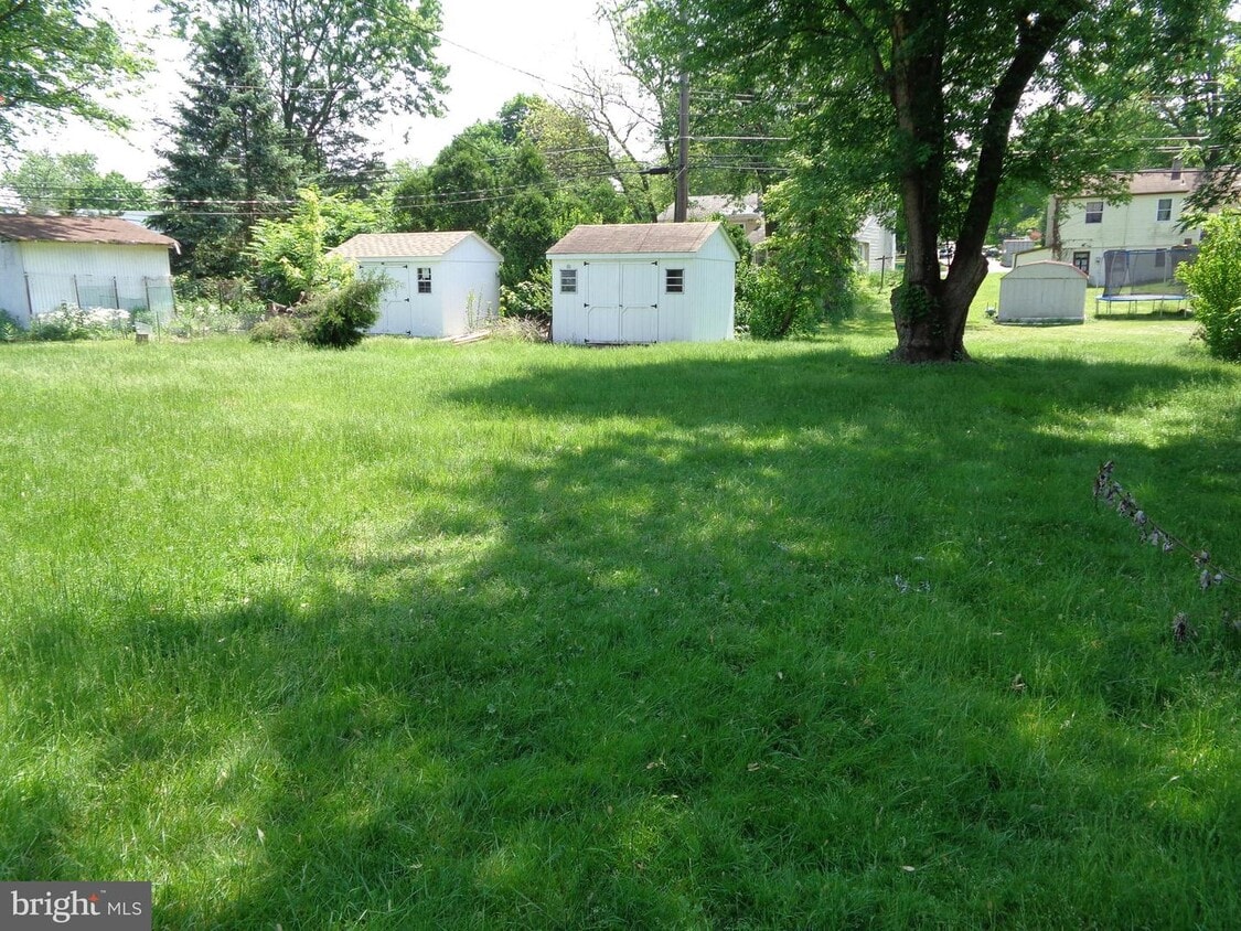 Foto principal - 208 Woodlawn Dr