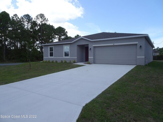 Front View - 701 Avalon St SE