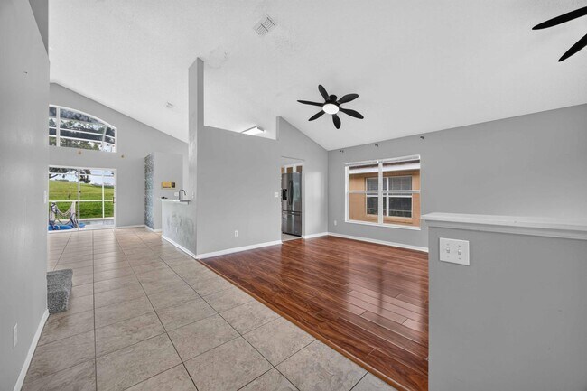 Foto del edificio - 2235 Mallory Cir