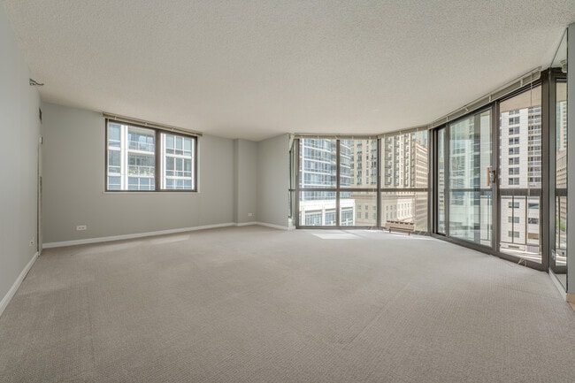 Building Photo - 33 W Delaware Pl