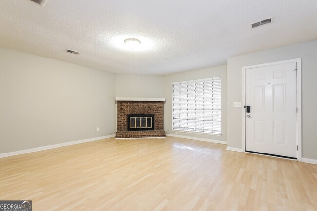 Foto del edificio - 661 Overlook Ct