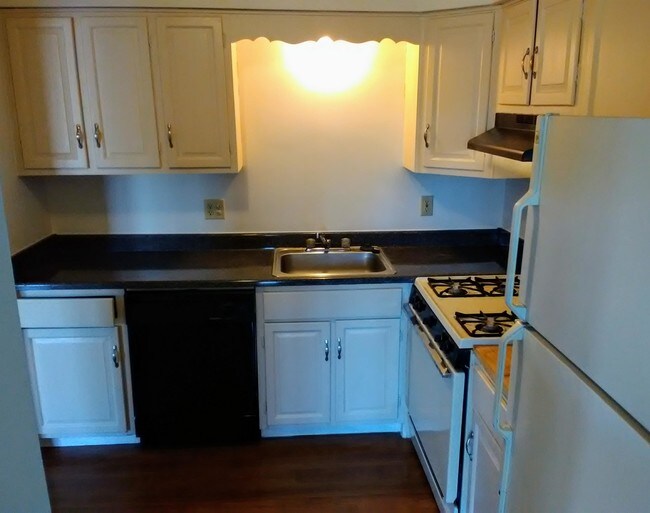 Foto del edificio - 23700 W Warren Ave
