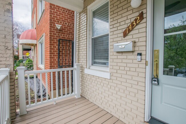 Foto del edificio - Lovely 2 BR/1.5 BR Townhome in Capitol Hill!