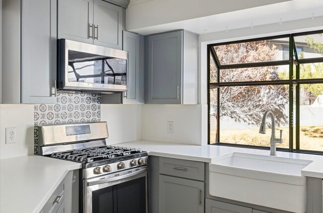 Cocina de gas y microondas - 4647 Burgundy Ln