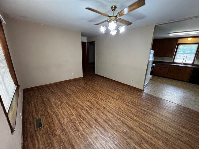 Foto del edificio - 307 N Central St