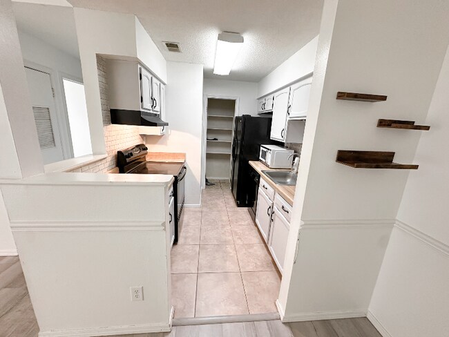 Foto del edificio - 6040 Grelot Rd