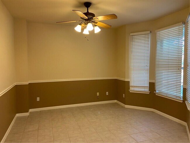 Building Photo - 8811 Glen Canyon Dr