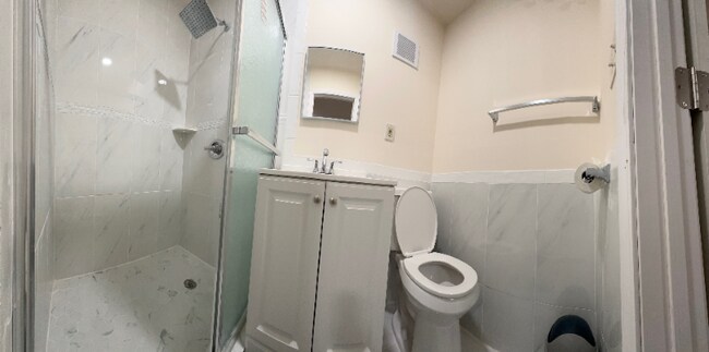 Foto del edificio - 8xxx Barrett Rd