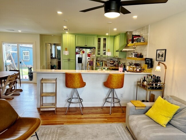 Foto del edificio - Updated with furnished option