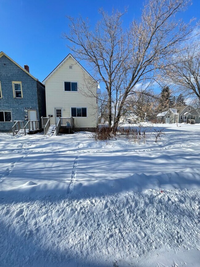 Foto del edificio - AVAILABLE JUNE 1st - 3 Bed, 1 bath House!