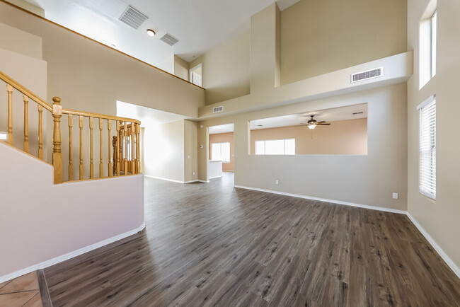 Building Photo - 2561 W Granite Pass Rd