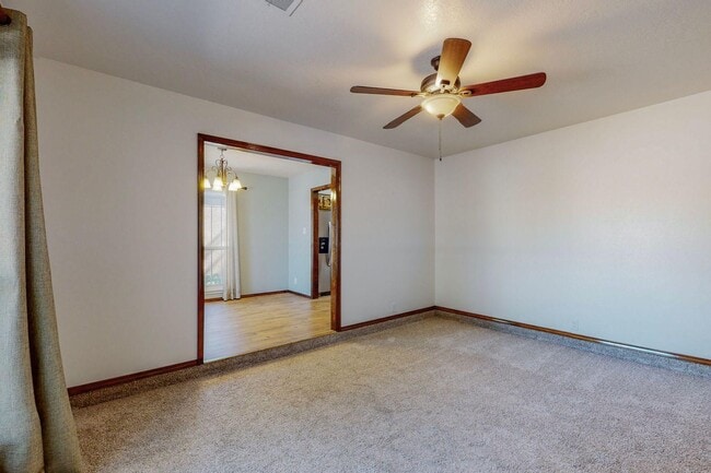 Building Photo - 2520 Landman Dr NE