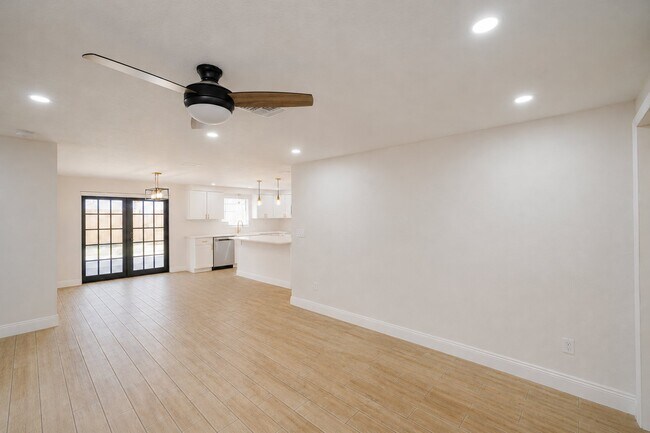 Foto del edificio - 3120 Sandspur Dr