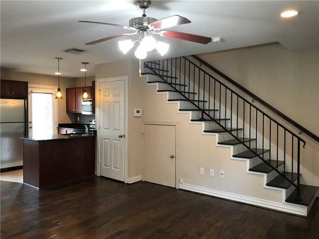 Foto del edificio - 4744 Bradford Dr
