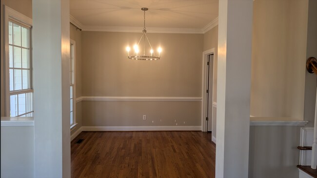 Foto del edificio - 527 Competition Rd