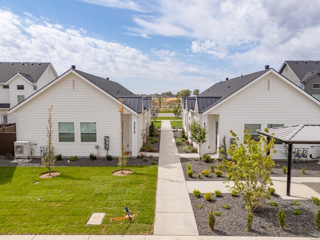 Building Photo - 4113 Hill Ln