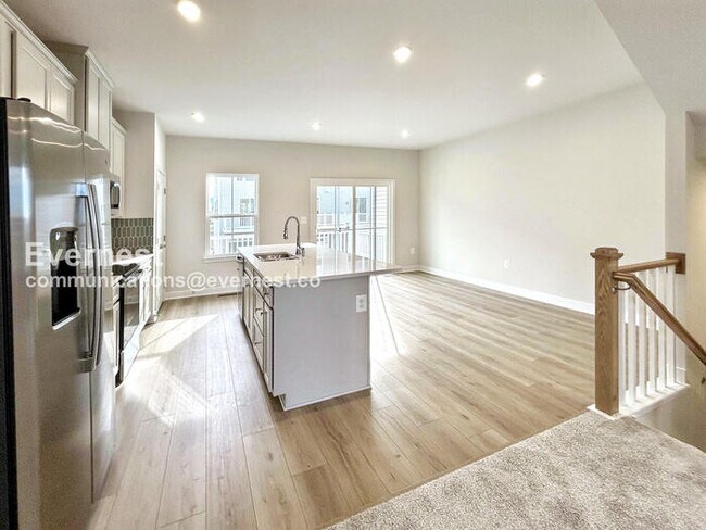 Foto del edificio - PROMO: Get $500 Off First Full Month’s Rent!/3 Bed/2.5 Bath Townhome with Garage / Available Now!