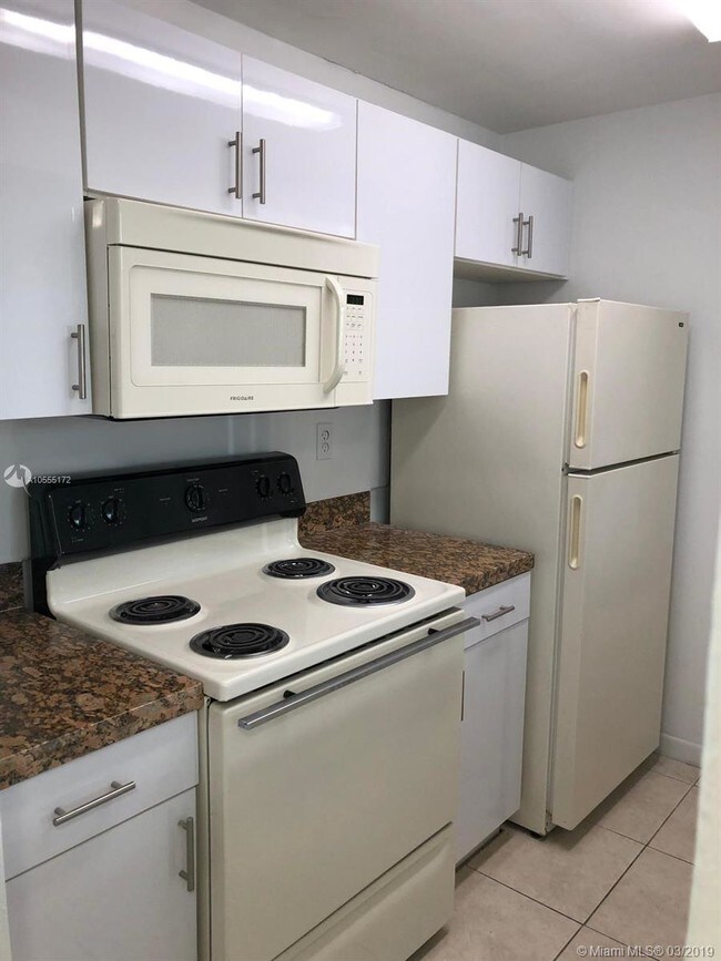 Foto del edificio - 7075 NW 186th St