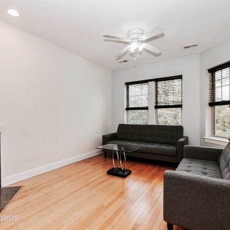 Foto del edificio - 2300 W Jarvis Ave