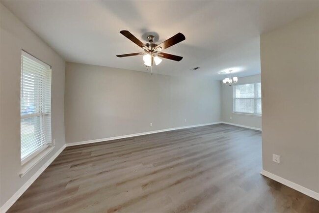 Building Photo - 8407 Sunny Ridge Dr
