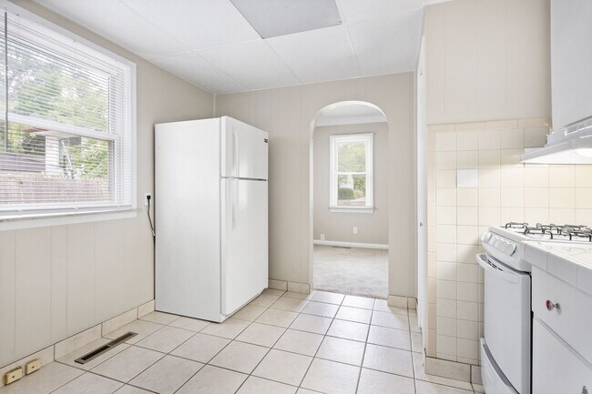 Building Photo - 23230 Columbus Ave