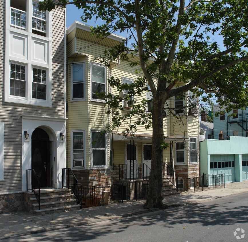 143145 Monroe St, Newark, NJ 07105 Rentals in Newark at 143145 Monroe